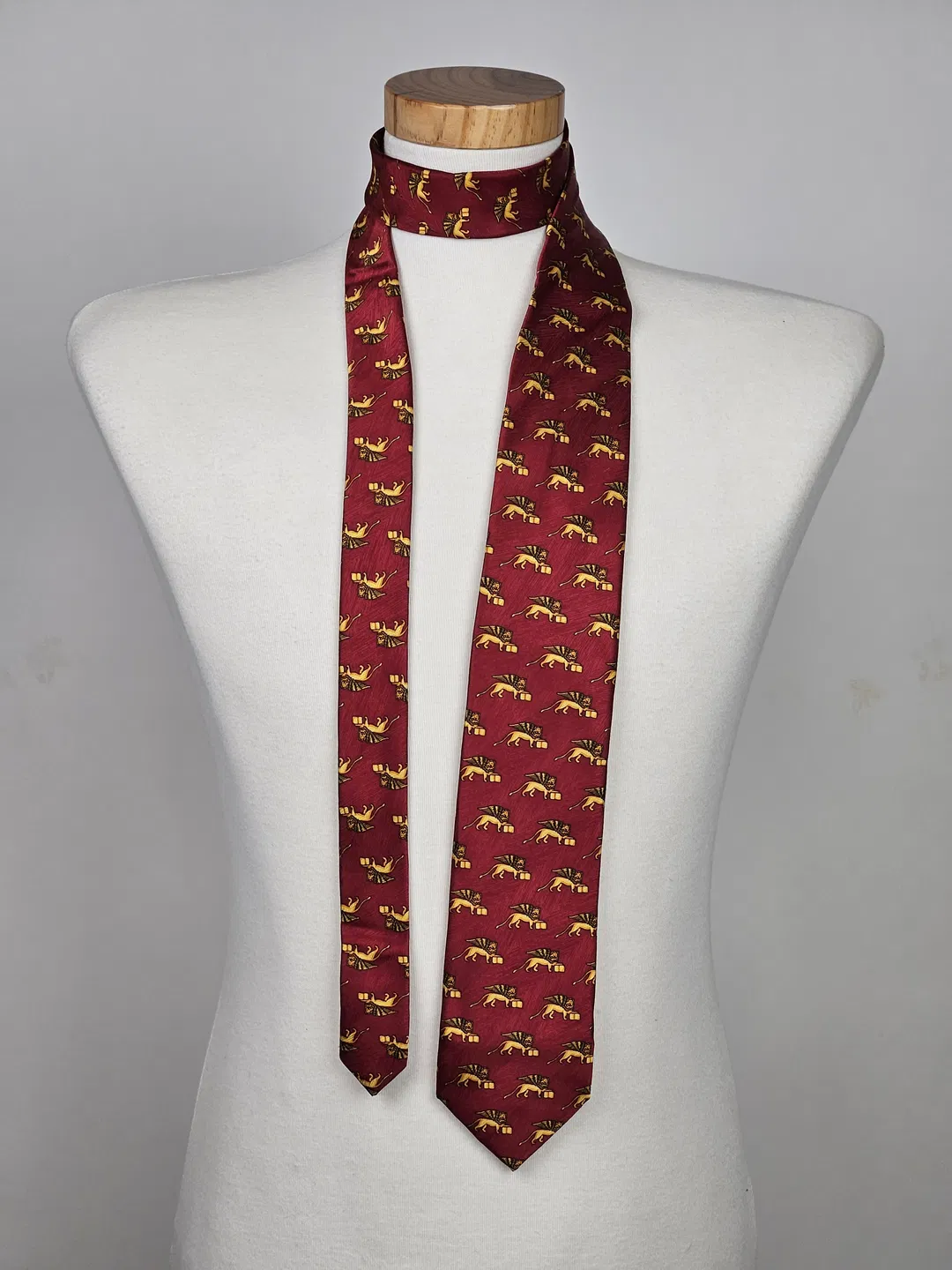 Fabris Venezia Seidenkrawatte mit goldenem Markuslöwen, dunkelrot  - Bild 1