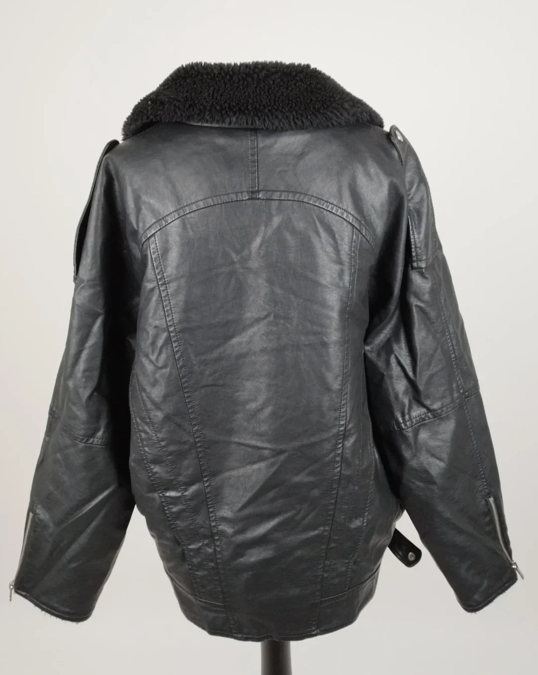 EDC Kunstpelz Jacke - Gr. S / 100% Viskose, Futter 100% Polyester – Bild 3