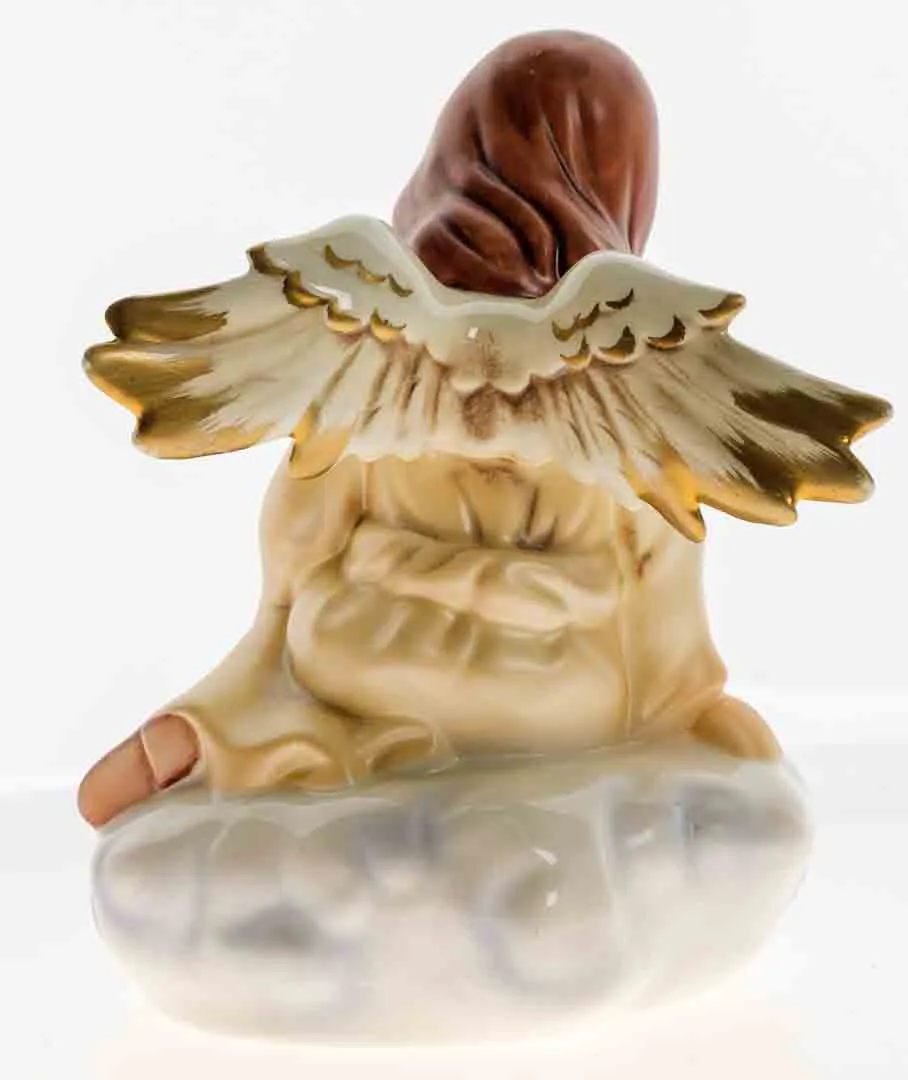 Goebel Engel „Lesender Engel“ Porzellanfigur, H 15 cm – Bild 2