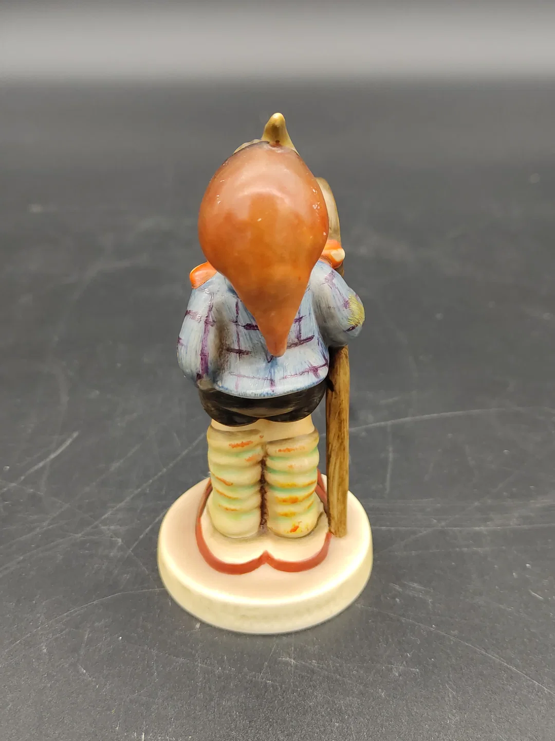 Goebel Porzellan-Figur "Kleiner Wanderer" aus den 1940er Jahren – Bild 4