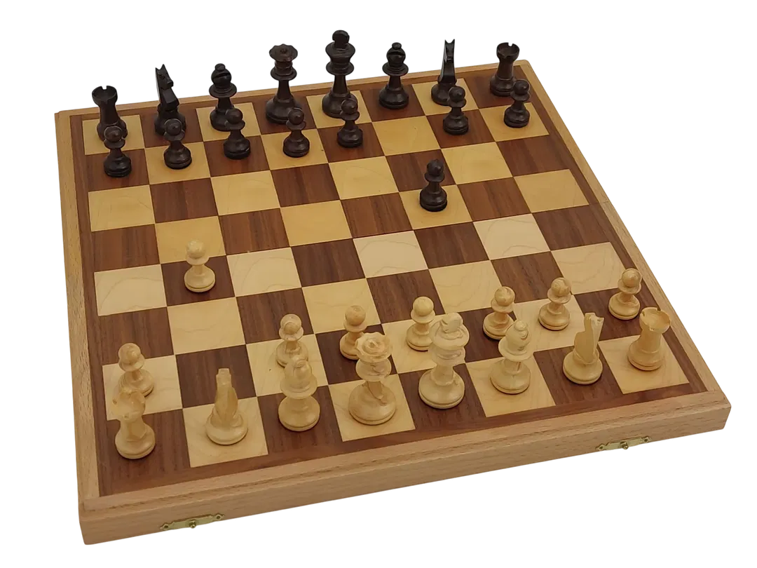 Schachspiel aus Holz - 35 x 35 cm  - Bild 1