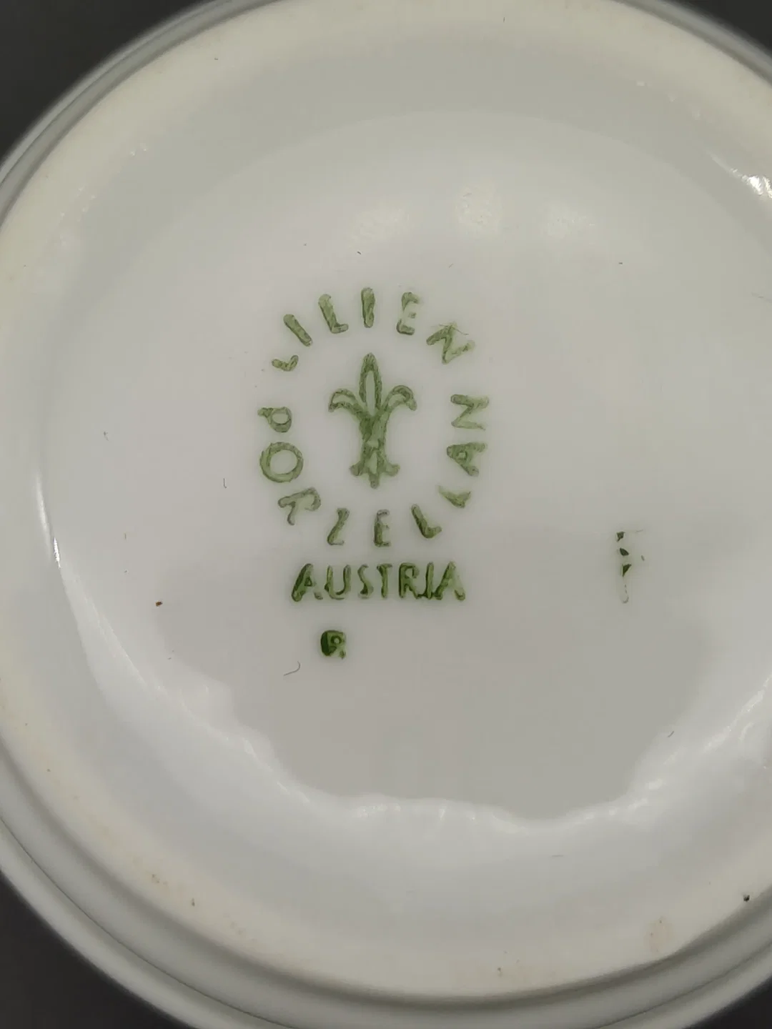 Lilien Porzellan Milchkanne  – Bild 3