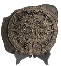 Azteken Sonnenkalender – Wandrelief 36 x 31 cm – Kunststein Deko mit Holzständer - Bild 2