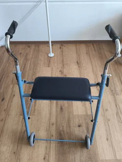 Faltbarer Rollator mit Sitz - Bild 2