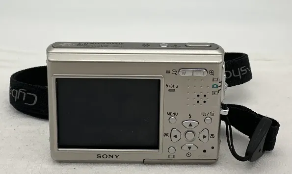 Sony Cyber-shot DSC-T1 Digitalkamera mit original Unterwassergehäuse und Zubehör – Bild 5