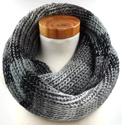 Handgestrickter Loop Schal – Vorschau 1