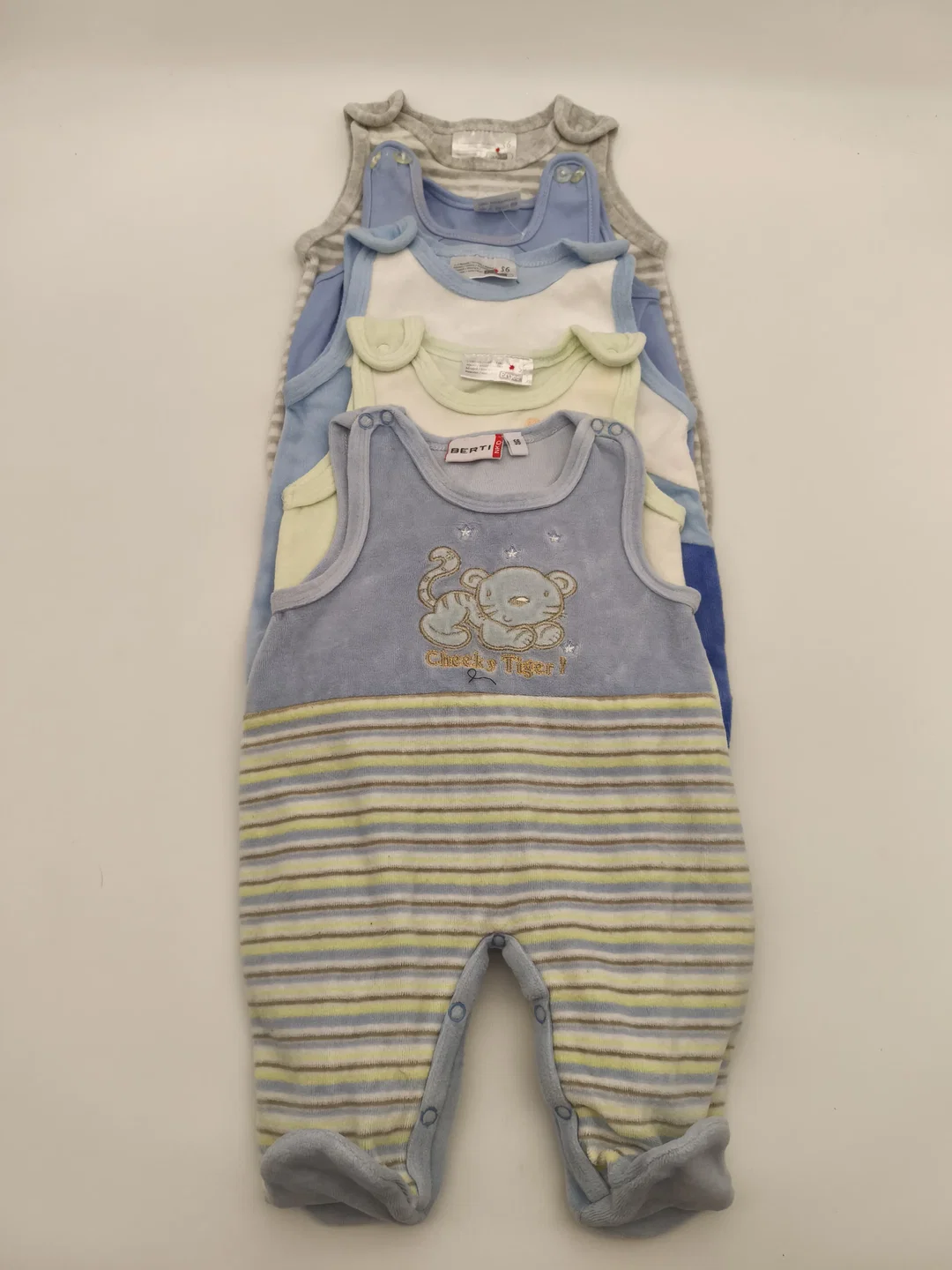 5 Baby Strampelhosen, ärmellos, mit Fuß, Gr. 56 – Bild 2