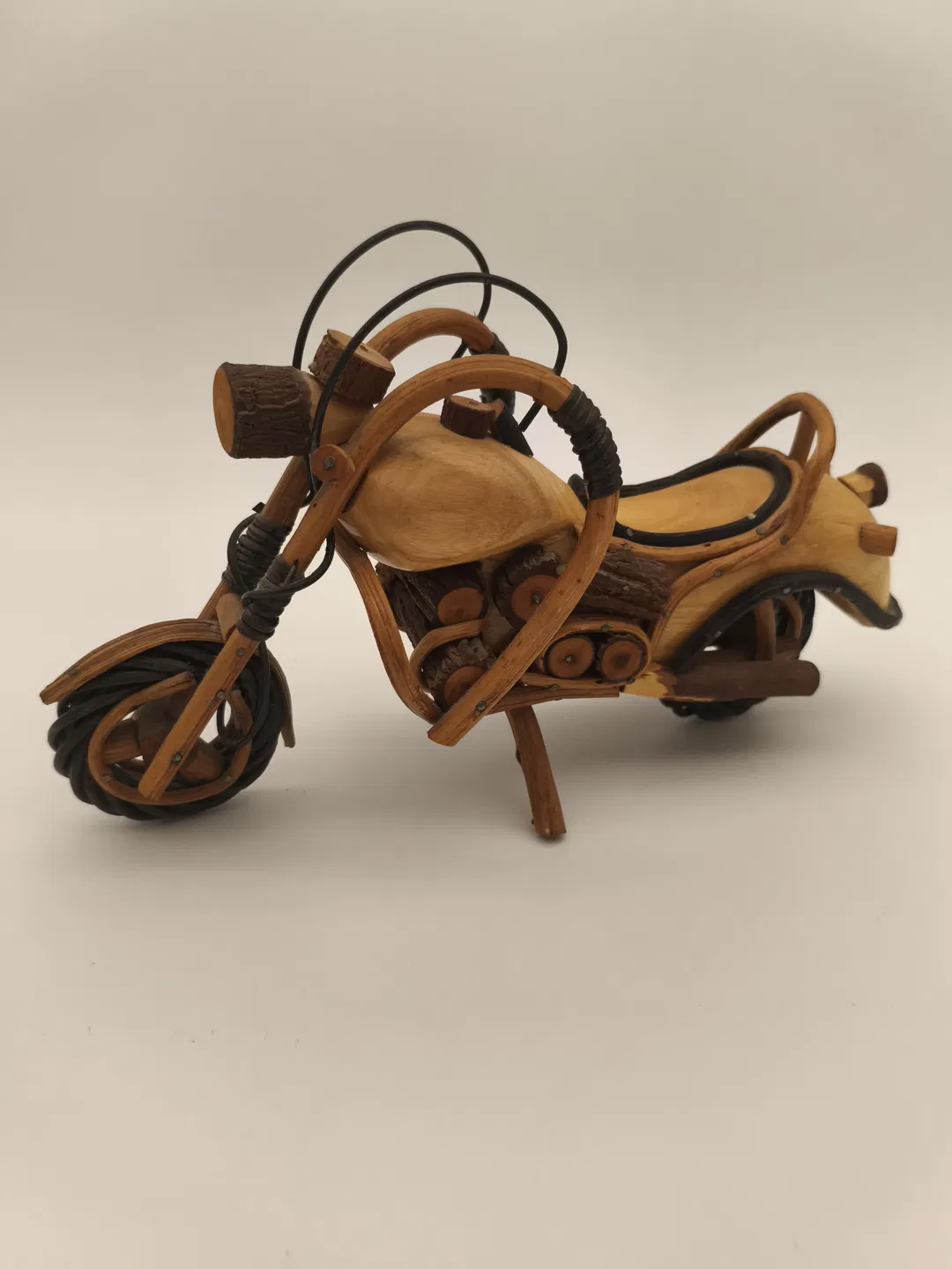 Motorrad aus Holz - handgearbeitet - Bild 1