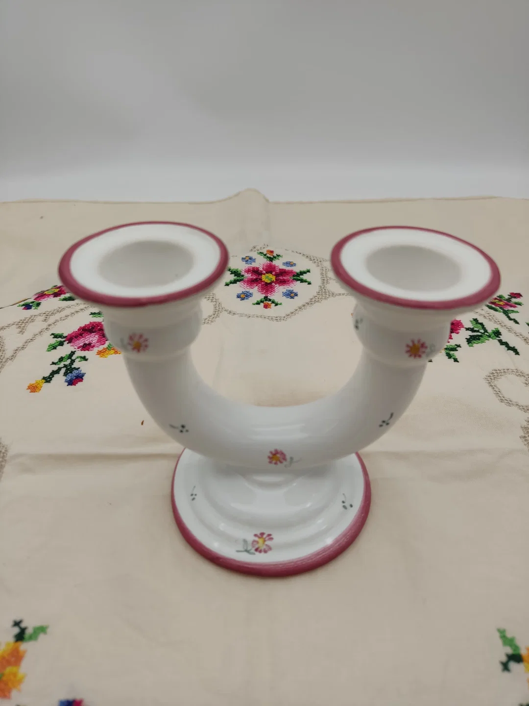 Doppelkerzenständer aus Keramik mit Blumendekor, handarbeit, neuwertig Höhe 10,5cm – Bild 1
