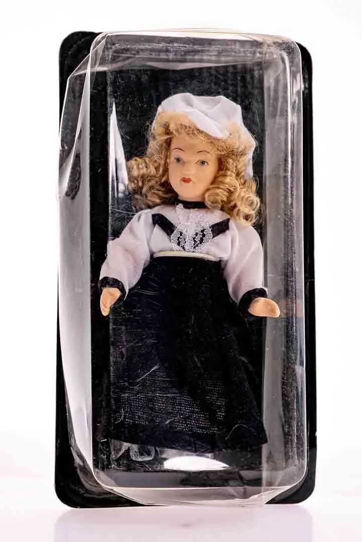 DE AGOSTINI Sammlerpuppe / Porzellanpuppe, Höhe 15cm - Bild 4