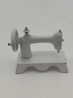 Puppenhaus Zubehör: Miniatur Metall Singer Nähmaschine | Sammlerstück mit Charakterspur - Bild 2