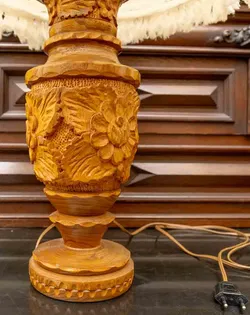 Holzlampe mit Stoffschirm, Schnitzereien, H 72 cm, Vintage - Bild 5