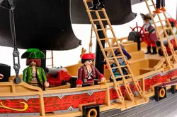 Playmobil Piratenschiff Nr. 6678 | mit Floß | 9 Figuren | 3 Kanonen | Ankerfunktion - Bild 3