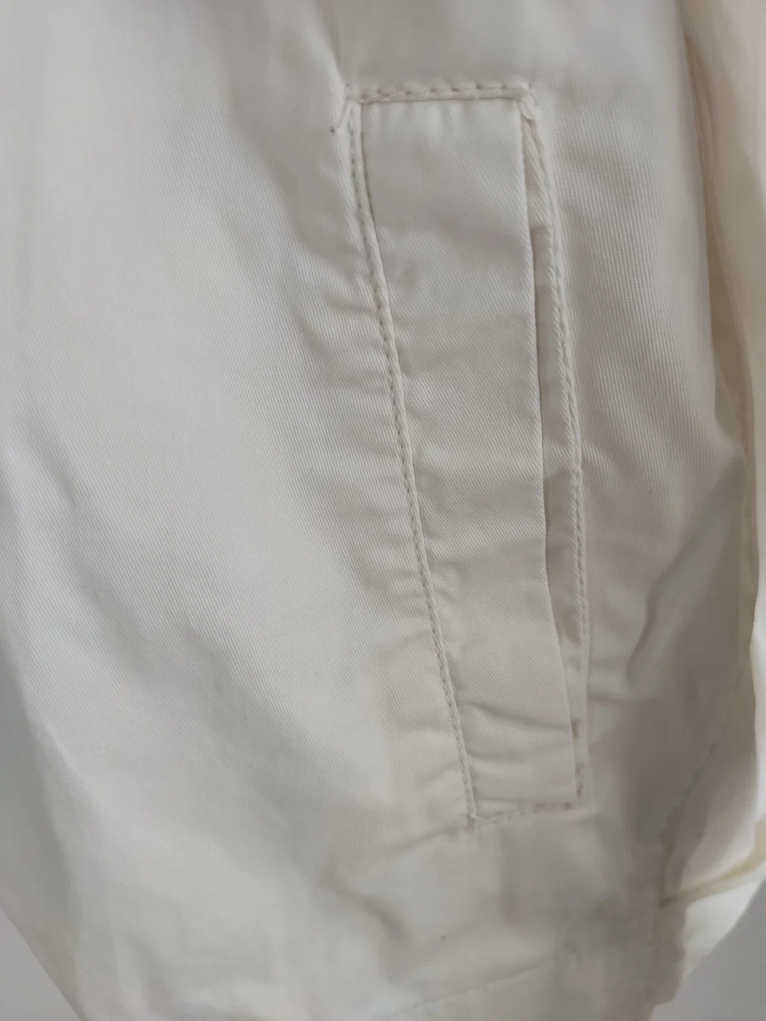 Jacke "Calvin Klein Jeans", langarm mit Kragen, weiß mit Taschen, Größe S – Bild 4