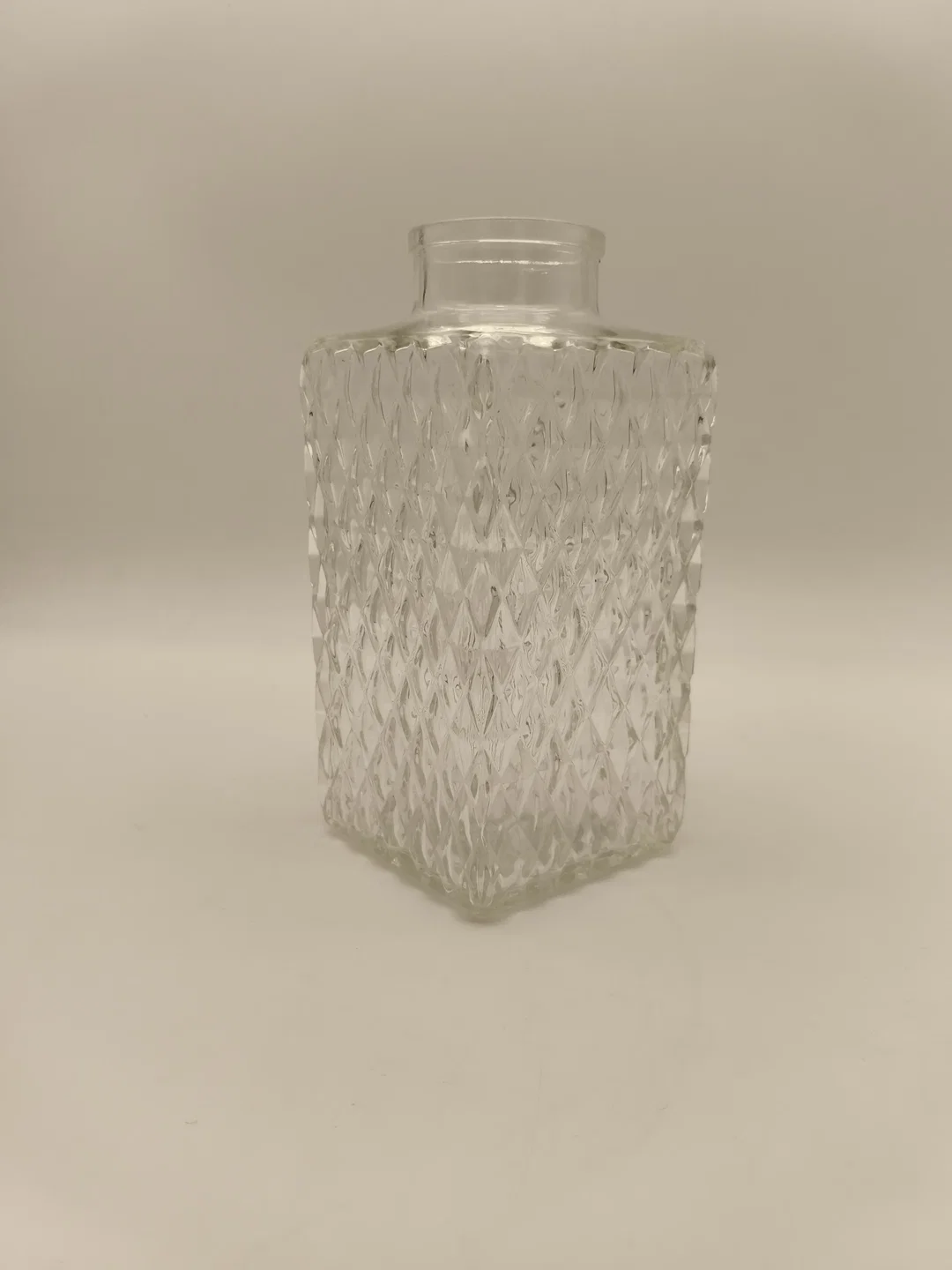 Quadratische Motivflasche, Glasflasche mit Diamantschliff, Vase, Deko – Bild 1
