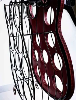 Weinregal in Gitarrenform, ca. 110 cm hoch, 9-Flaschen-Standregal, Metall/Holz, dunkelbraun - Bild 3