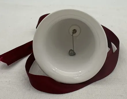 Christbaumkugel und Glocke aus Porzellan – Bild 5