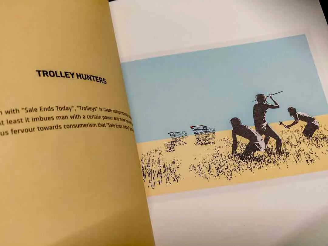 Banksy Kunstband / Bildband – mit ikonischem „Bomb Hugger“-Cover – Bild 7