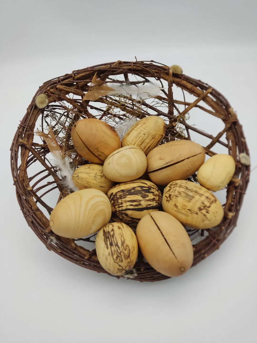 Handgefertigte Ostereier aus Holz - Bild 1