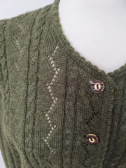 Cardigan aus 100% reiner Schurwolle Gr. S/M in olivgrün  – Vorschau 2