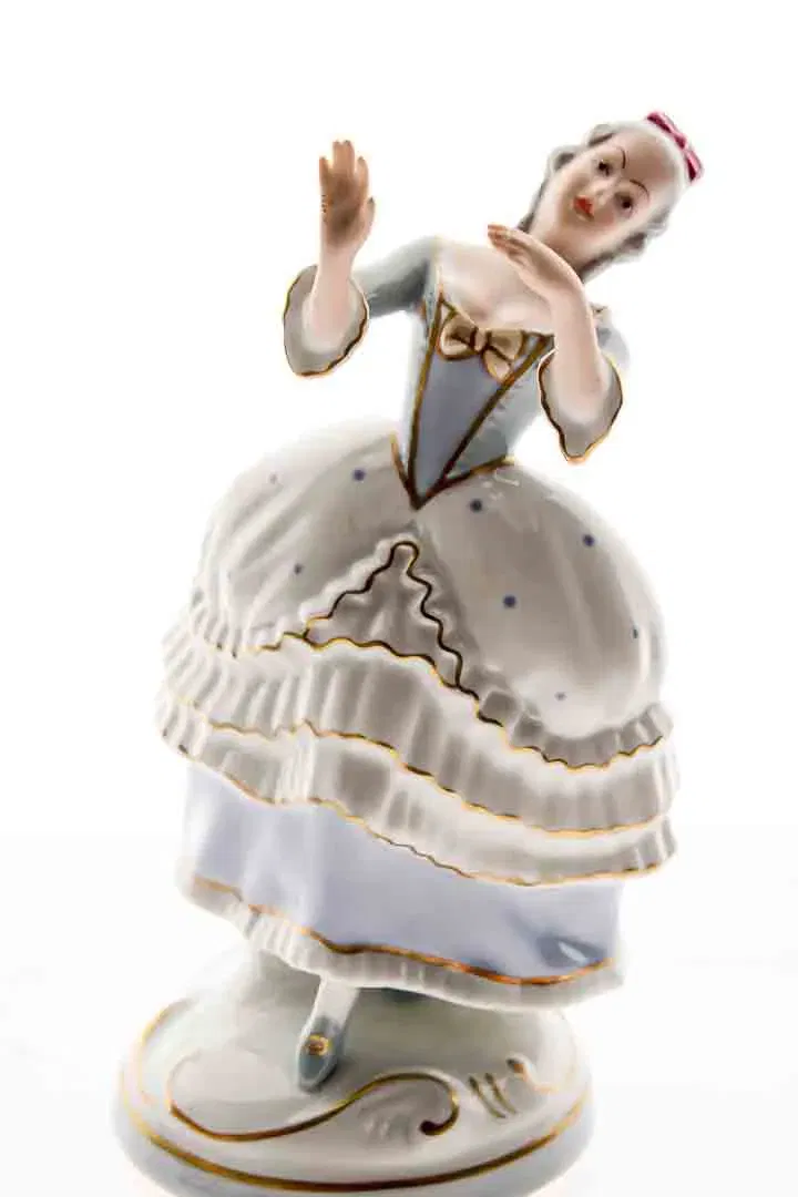 Porzellanfigur – Tänzerin im Rokoko-Stil – Bohemia Royal Dux, ca. 21,5 cm hoch - Bild 4