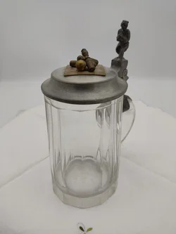 Antiker Glaskrug mit Keglerfigur und Kegel mit Kugel auf dem Zinndeckel, 0,5 Liter, ca 100 bis125 Jahre alt – Vorschau 1