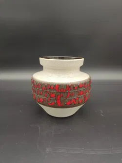 60er-Jahre Keramikvase der Marke WestGermany - hellgrau/dunkelgrau/rot - Bild 2