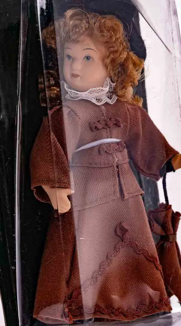  DE AGOSTINI Sammlerpuppe / Porzellanpuppe, Höhe 15cm – Bild 2