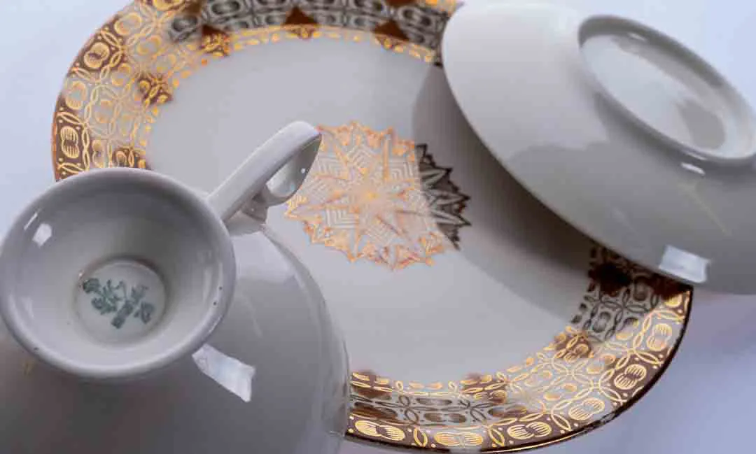 GKC BAVARIA 3-teiliges Porzellanset mit 2 Tellern und 1 Tasse in weiß-gold – Bild 3