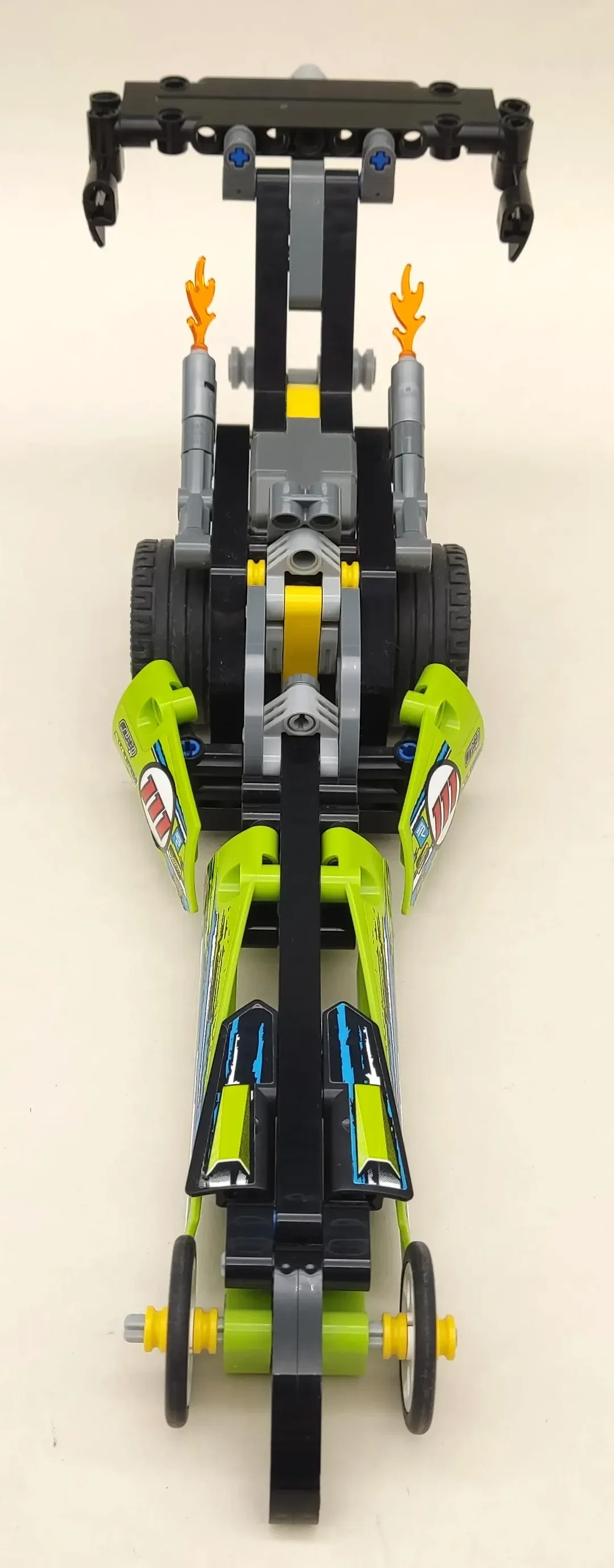 Lego - Technic Dragster Rennauto 42103 – Bild 2