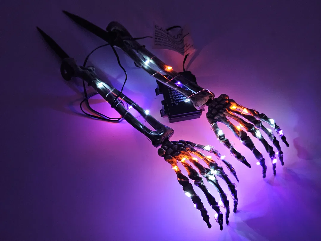 LED-Dekokerzen für Halloween Set #3 "Skelettarme und Totenkopf-Kerzen"  – Bild 5