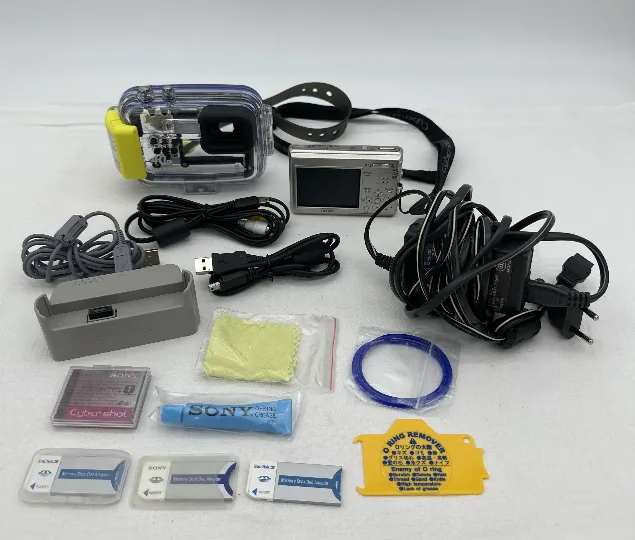Sony Cyber-shot DSC-T1 Digitalkamera mit original Unterwassergehäuse und Zubehör - Bild 1