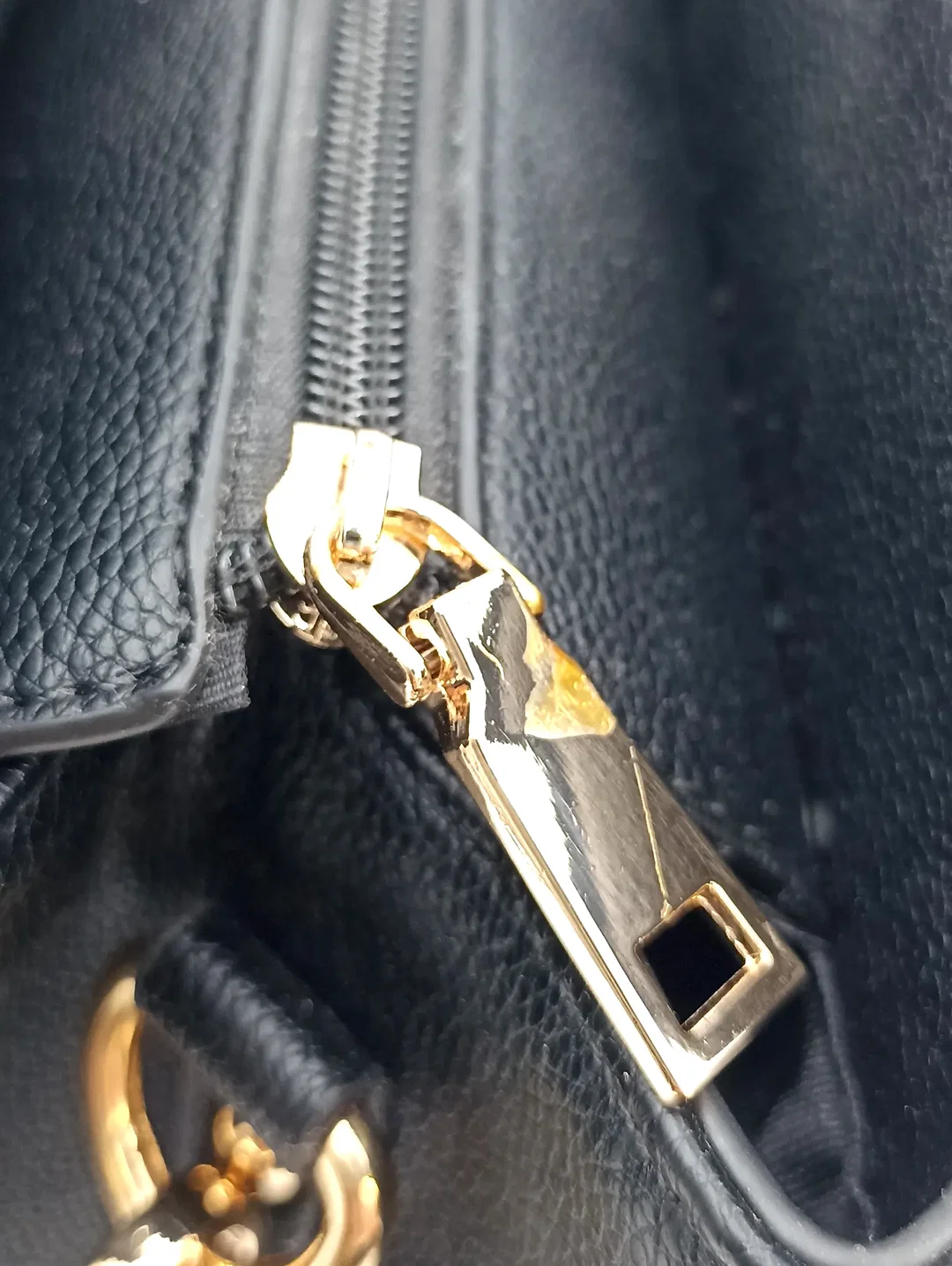 Igolumon Damen Henkeltasche schwarz – Bild 8