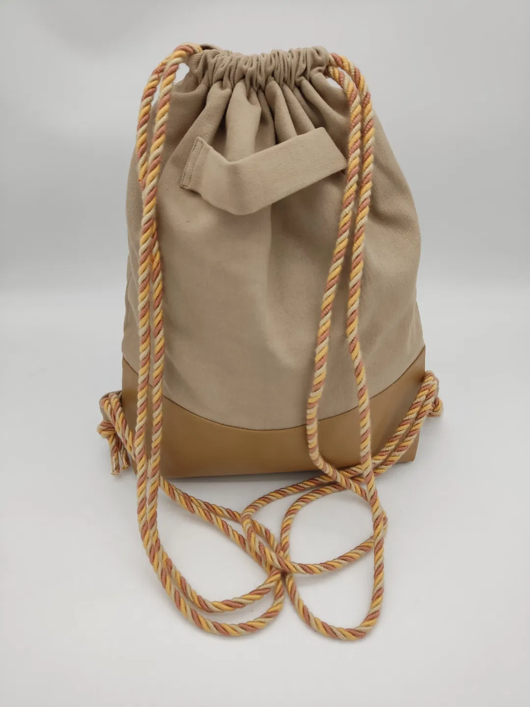 Handgefertigte Tragtasche/Rucksack aus Stoff - Bild 4