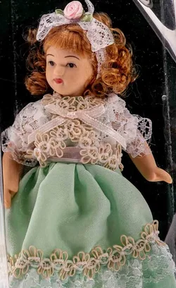  DE AGOSTINI Sammlerpuppe / Porzellanpuppe, Höhe 15cm - Bild 2