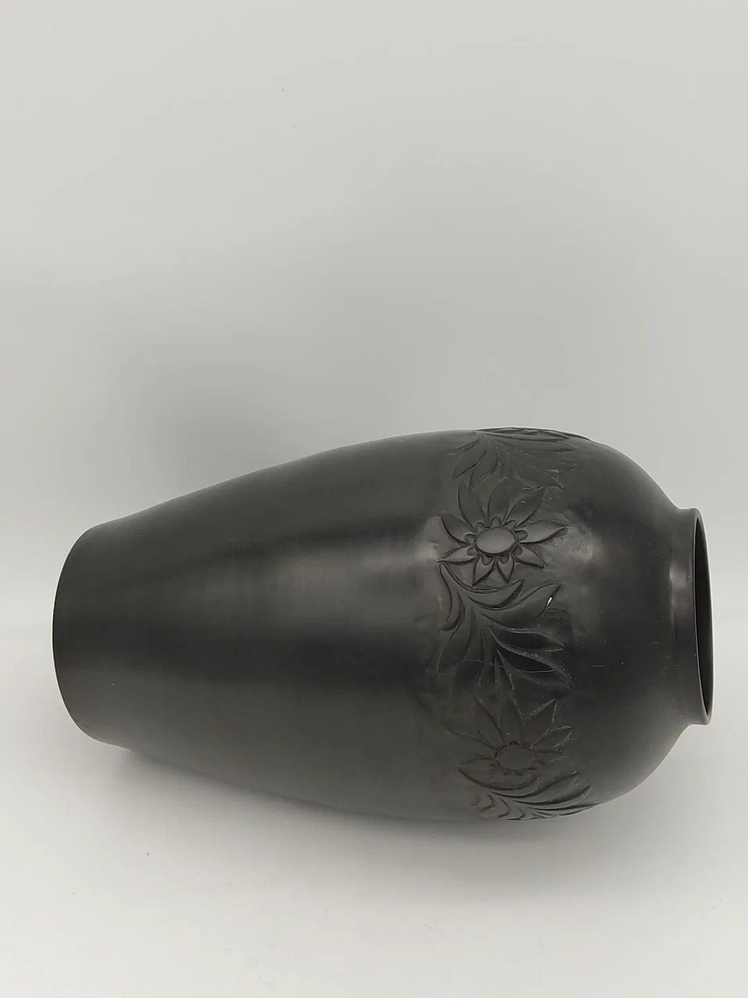Schwarze Vintage Vase aus Ton  – Bild 3