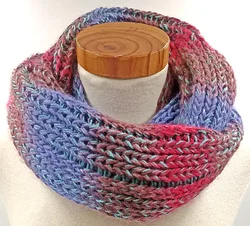 Handgestrickter Loop Schal