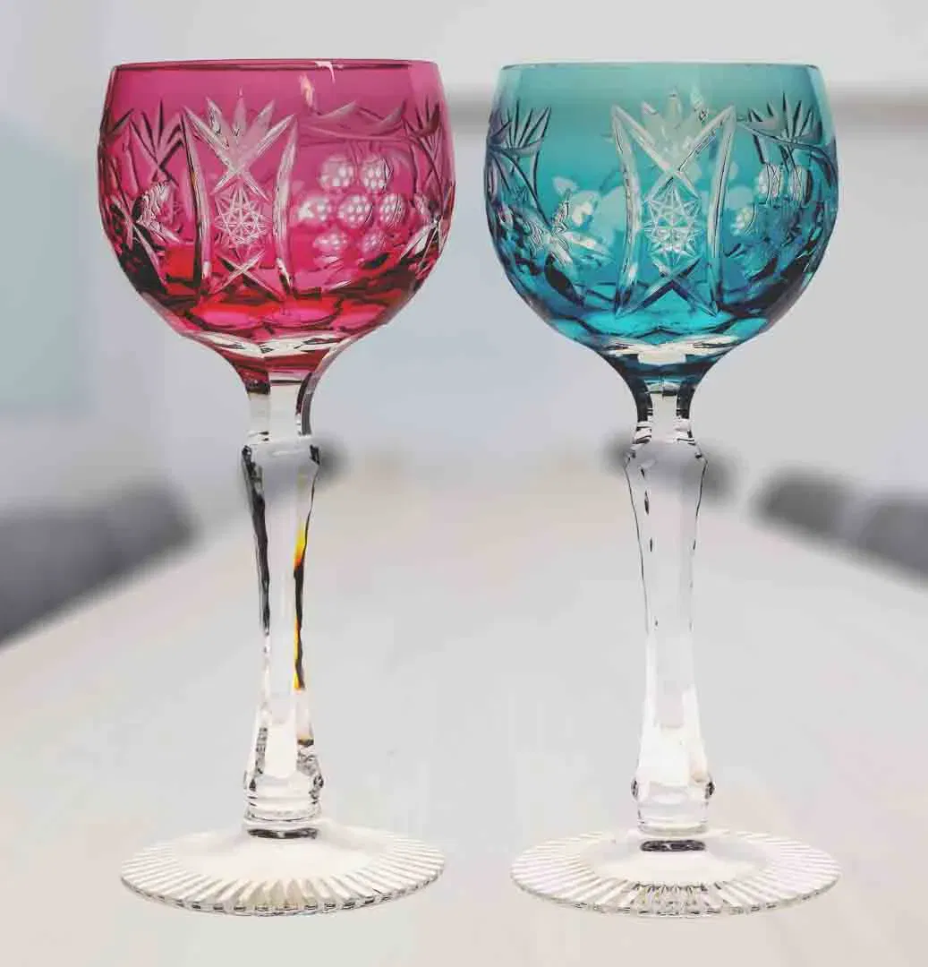 BEYER 2 Stück Weingläser / Römer in pink und blau aus Bleikristall - Bild 1