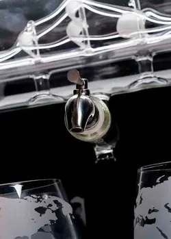 Oak & Steel – Schiff-Dekanter-Set mit 4 Gläsern und Originalverpackung - Bild 5