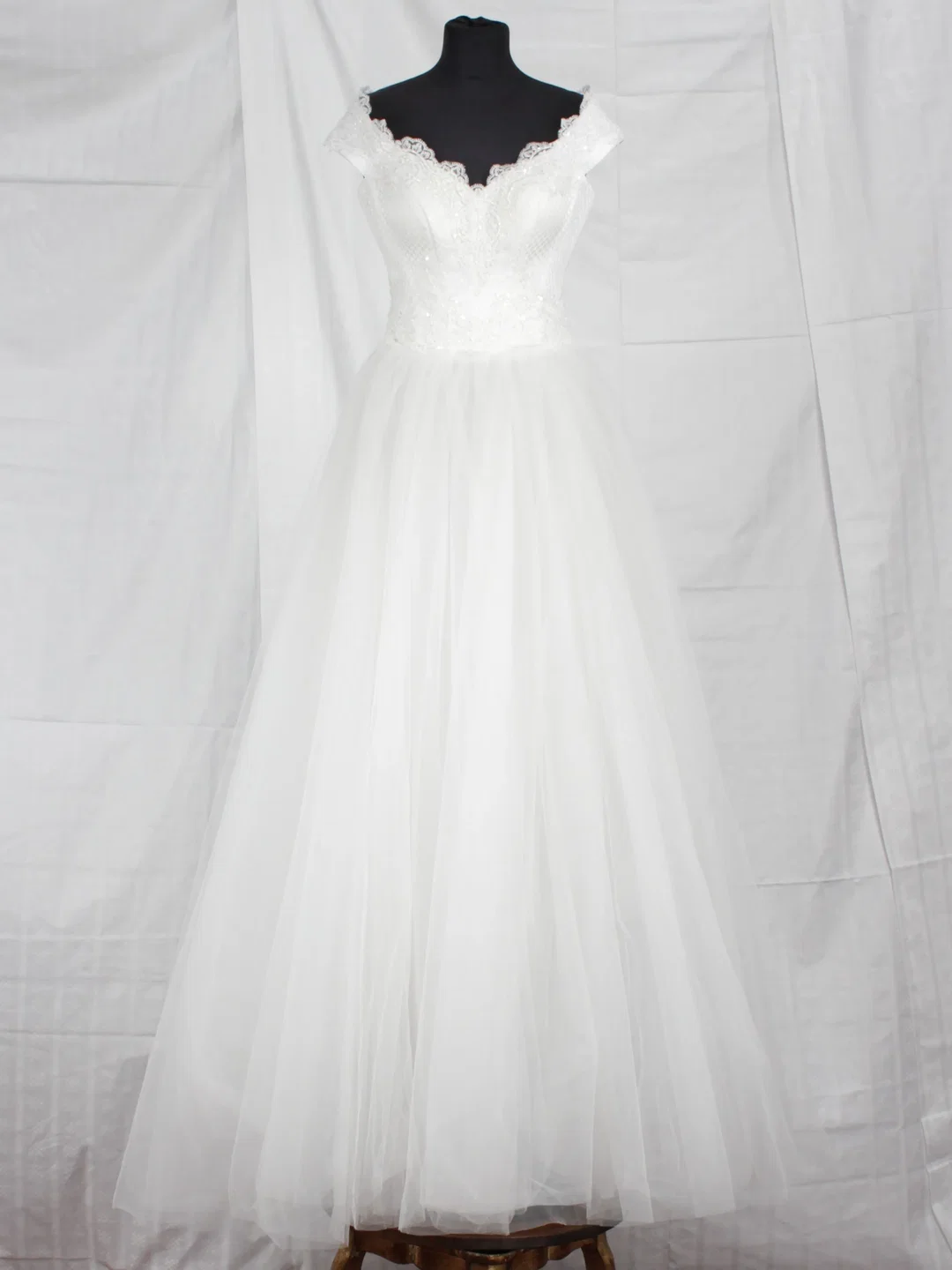 Hochzeitskleid - 03 - Atelier Irvalda (Wien) - Gr. M - Bild 4