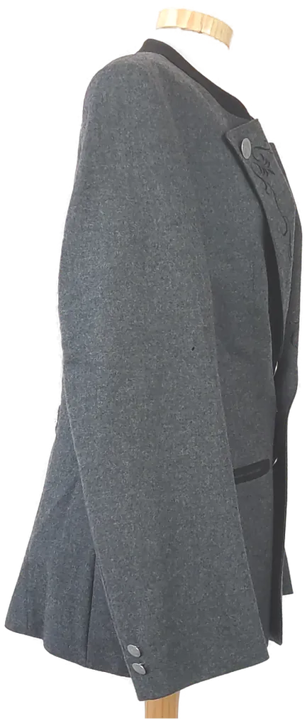 Damentrachtenjacke grau mit besticktem Kragen  – Bild 2