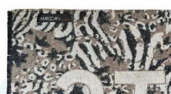 Marc Cain Damen Schal mit Animal-Print und Schriftzug in erdigen Naturfarben - Bild 2