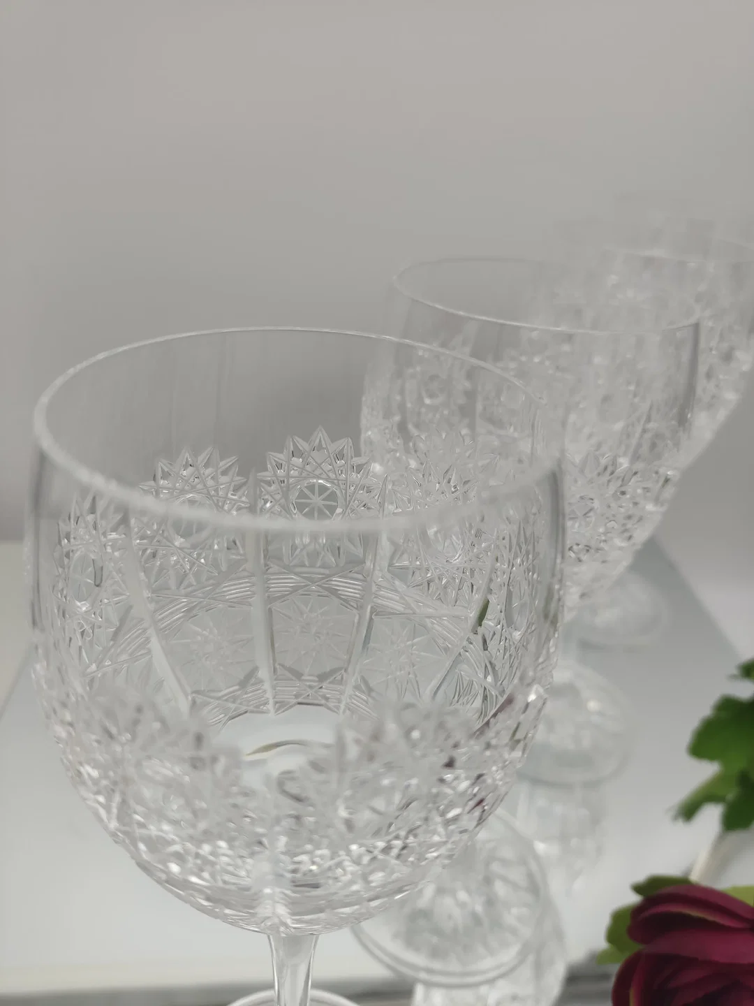 Kristall-Weingläser 4er-Set mit Schliffmuster | Tschechischer Vintage-Schatz – Bild 7