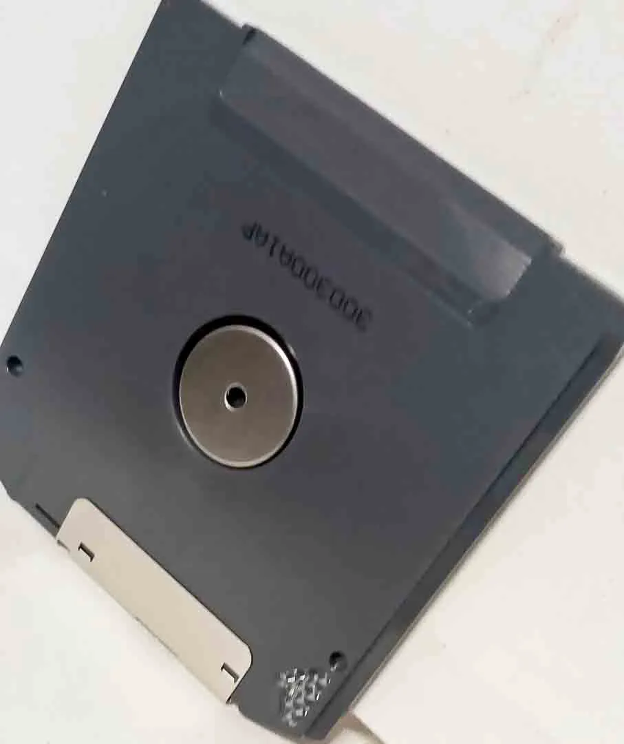 Retro-Klassiker: BASF by EMTEC 100MB ZIP-Diskette – Bild 2