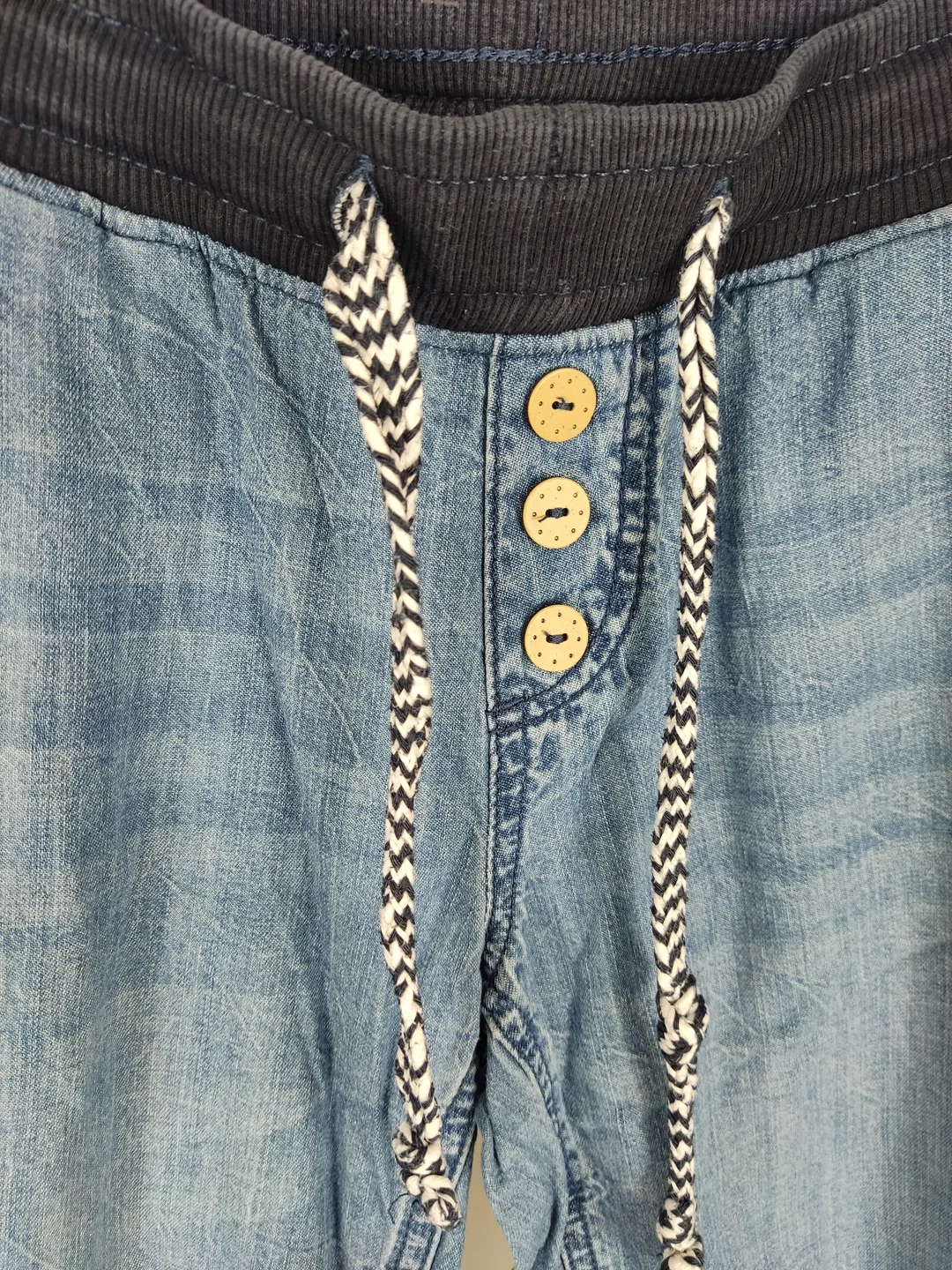 Jeans "uset optik", knielang mit Gummizugbund, blau mit Taschen, Größe 164 (geschätzt) – Bild 2