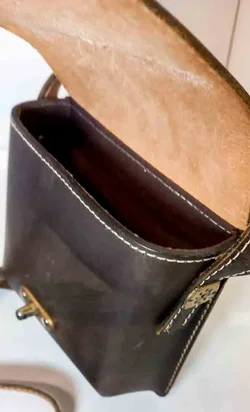 Vintage Leder Umhängetasche Rustikal Messingverschluss Braun ca. 16x16cm - Bild 3