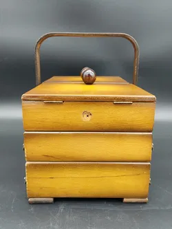 Vintage-Nähkästchen aus dunklem Holz  - Bild 2