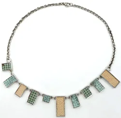 Swarovski Collier – Geometric Art Deco Style mintgrün/beige (Rochenleder-Optik)