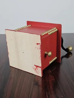 Rote Vintage Kaffeemühle – Vorschau 4