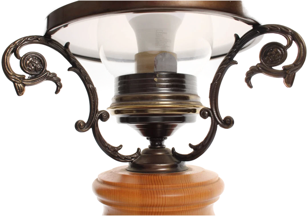Charmante Tischlampe im Stil der klassischen Petroleumlampe – mit moderner Elektrifizierung.  – Bild 2